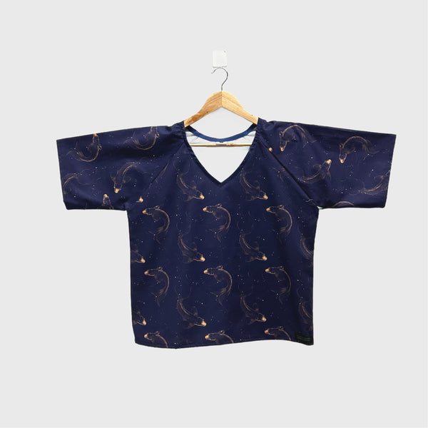 Short sleeve v neck top - Koi on Navy (L)