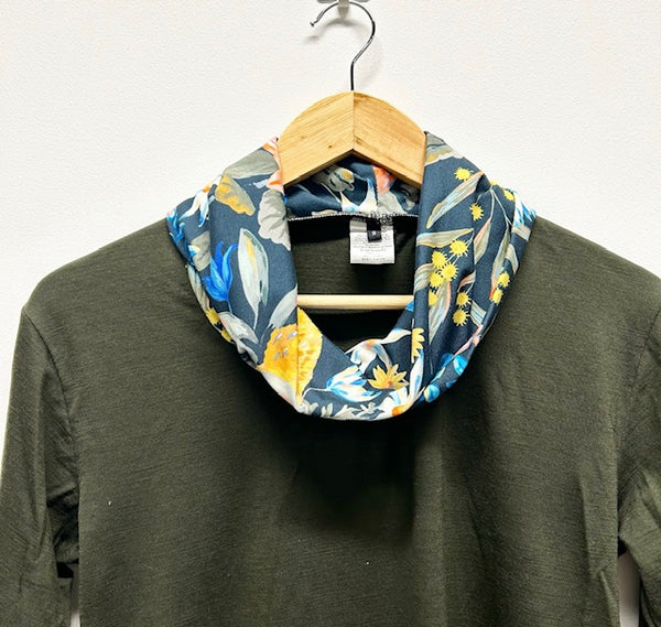 Roll neck top - Plantation Green with Native Flowers (L)