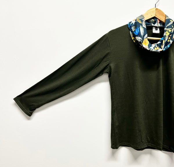 Roll neck top - Plantation Green with Native Flowers (L)