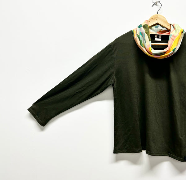 Roll neck top - Plantation Green with Landscape (L)