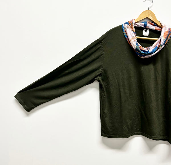 Roll neck top - Plantation Green with Waterlillies (XL)