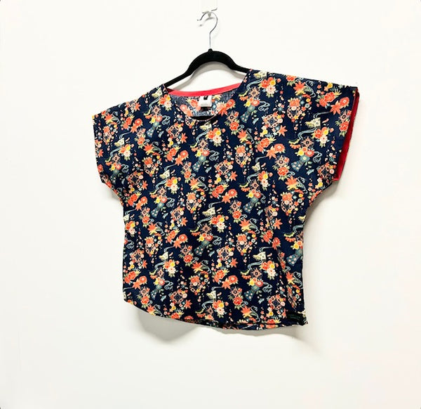 Short sleeve - Navy Flowers top (M)