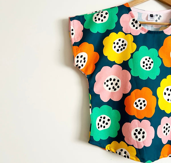 Short sleeve - Bold Flowers top (S)