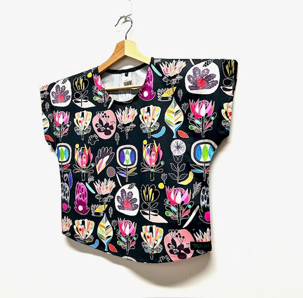 Short sleeve - Inaluxe black flowers top (S)