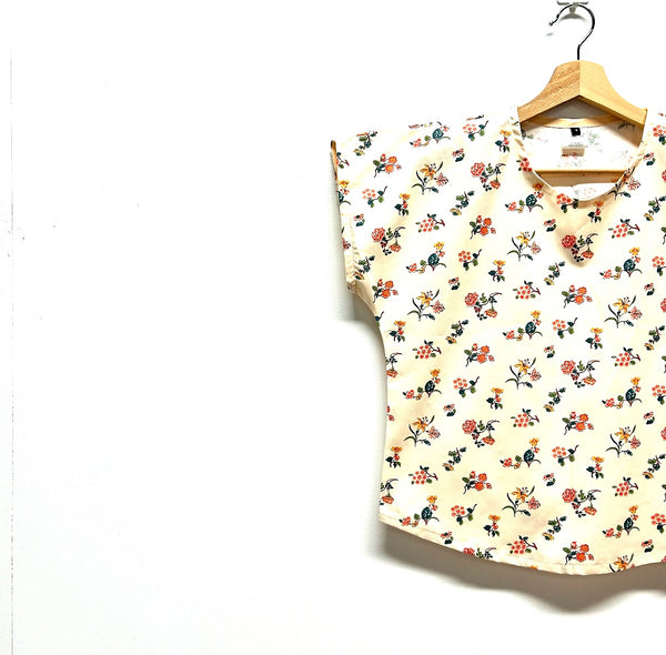 Short sleeve - Liberty Arthur's garden flowers top (M)