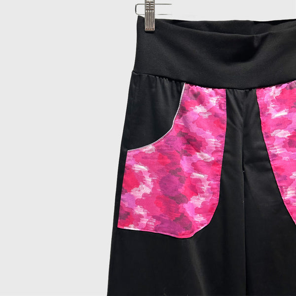 Wide Legged Pants - Black with pink (S)