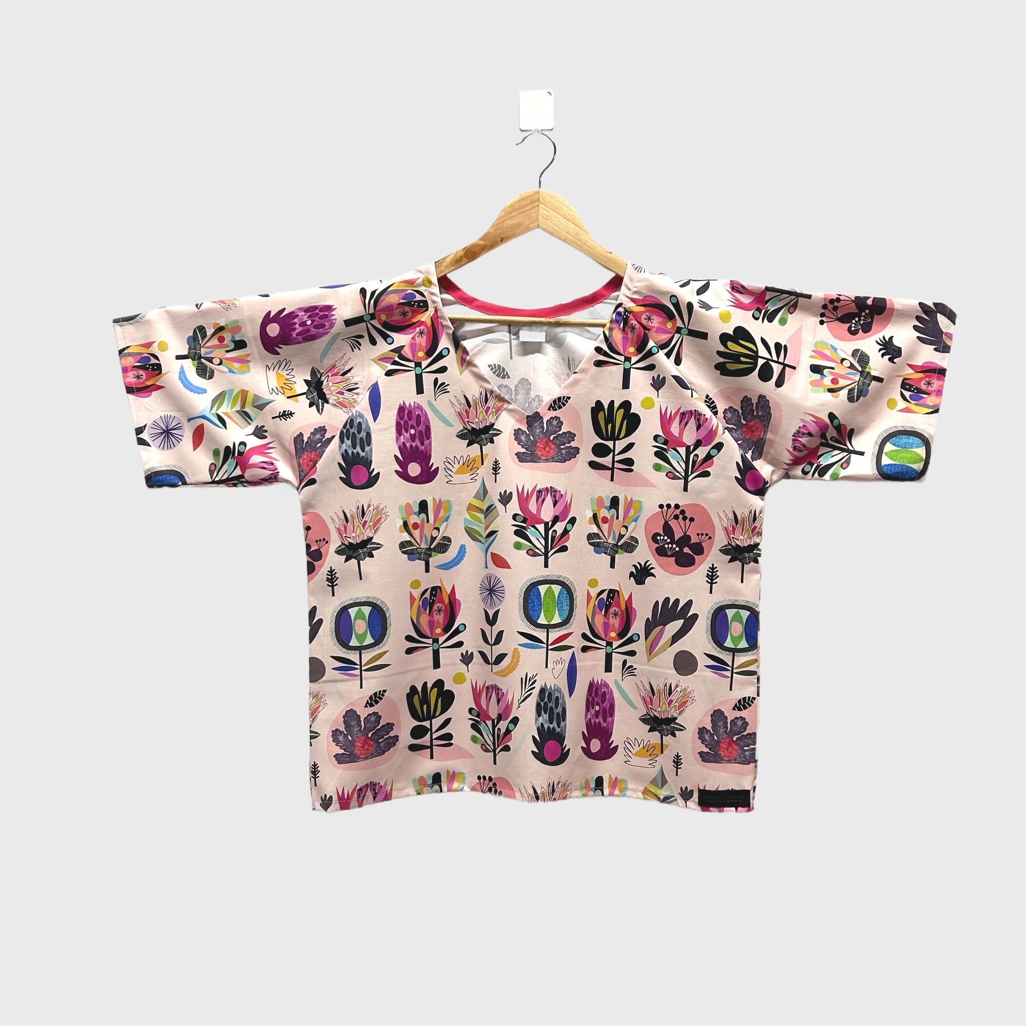 Short sleeve v neck top - Pink Inaluxe Flowers (L)