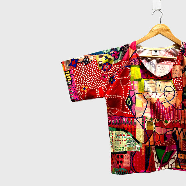 Sample Short sleeve v neck top - Miss Moresby Red Parade (L)