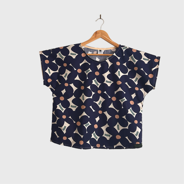 Short sleeve - Navy Flowers top (M)