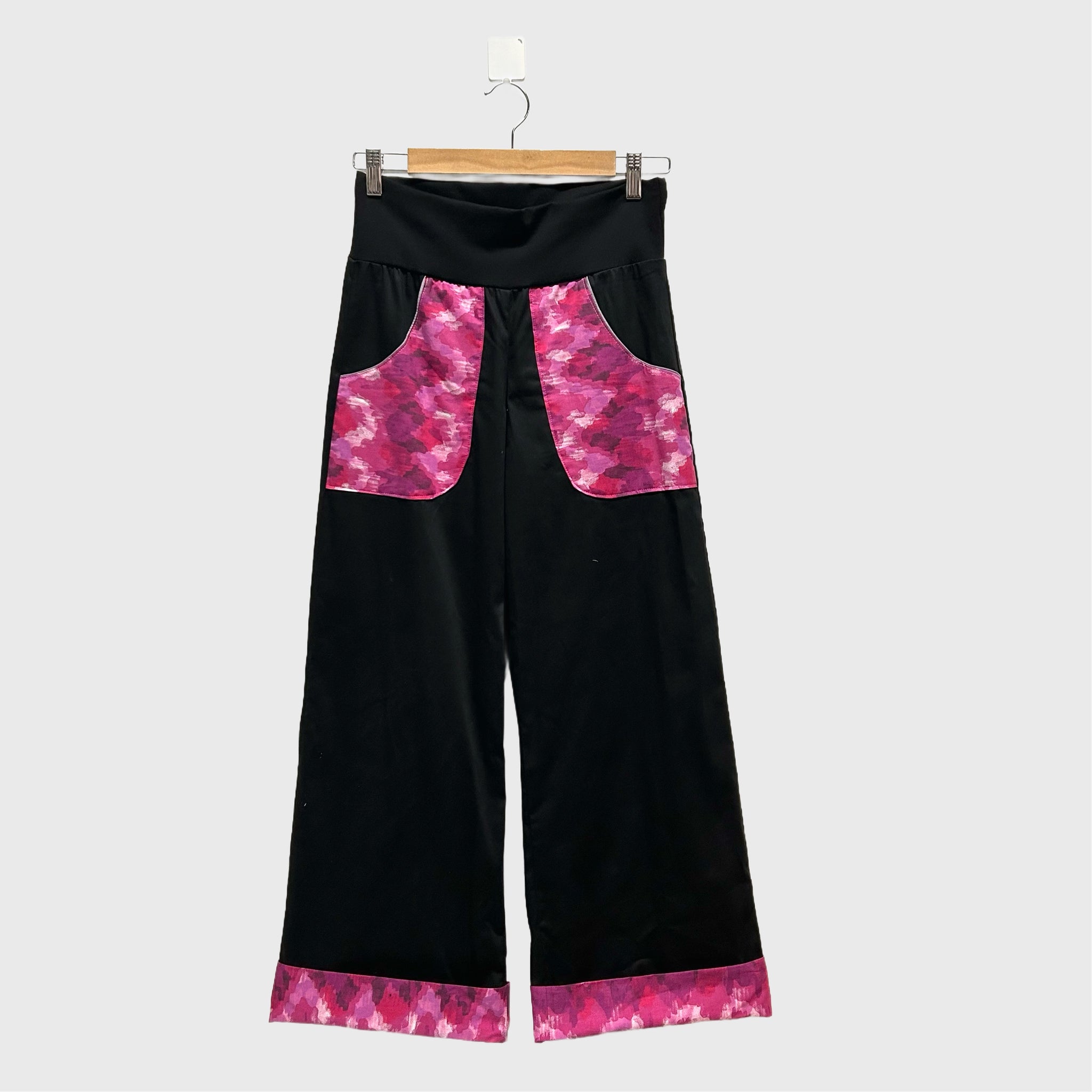 Wide Legged Pants - Black with pink (S)
