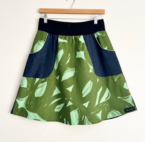 Skirt - Surface Art Green Bows A-Line (M)