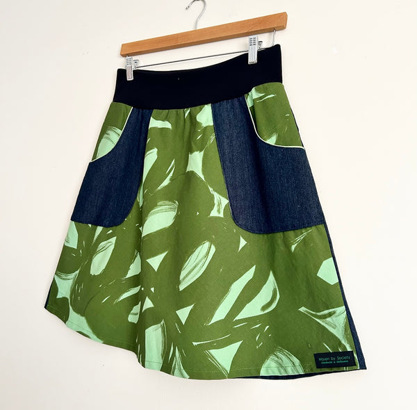 Skirt - Surface Art Green Bows A-Line (M)