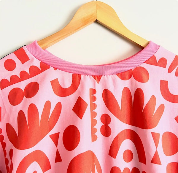 Batwing top - Pink and Red Shapes (L)