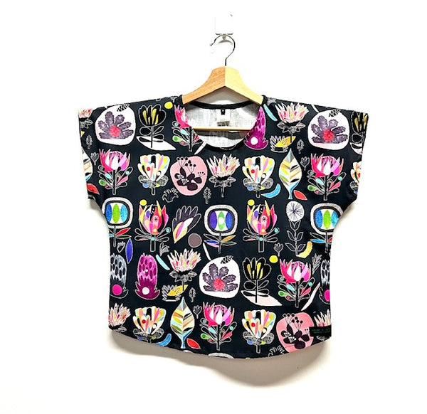 Short sleeve - Inaluxe black flowers top (S)